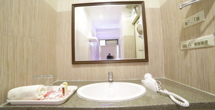 Oyo 1681 Hotel Devansh أُودايبور المظهر الخارجي الصورة